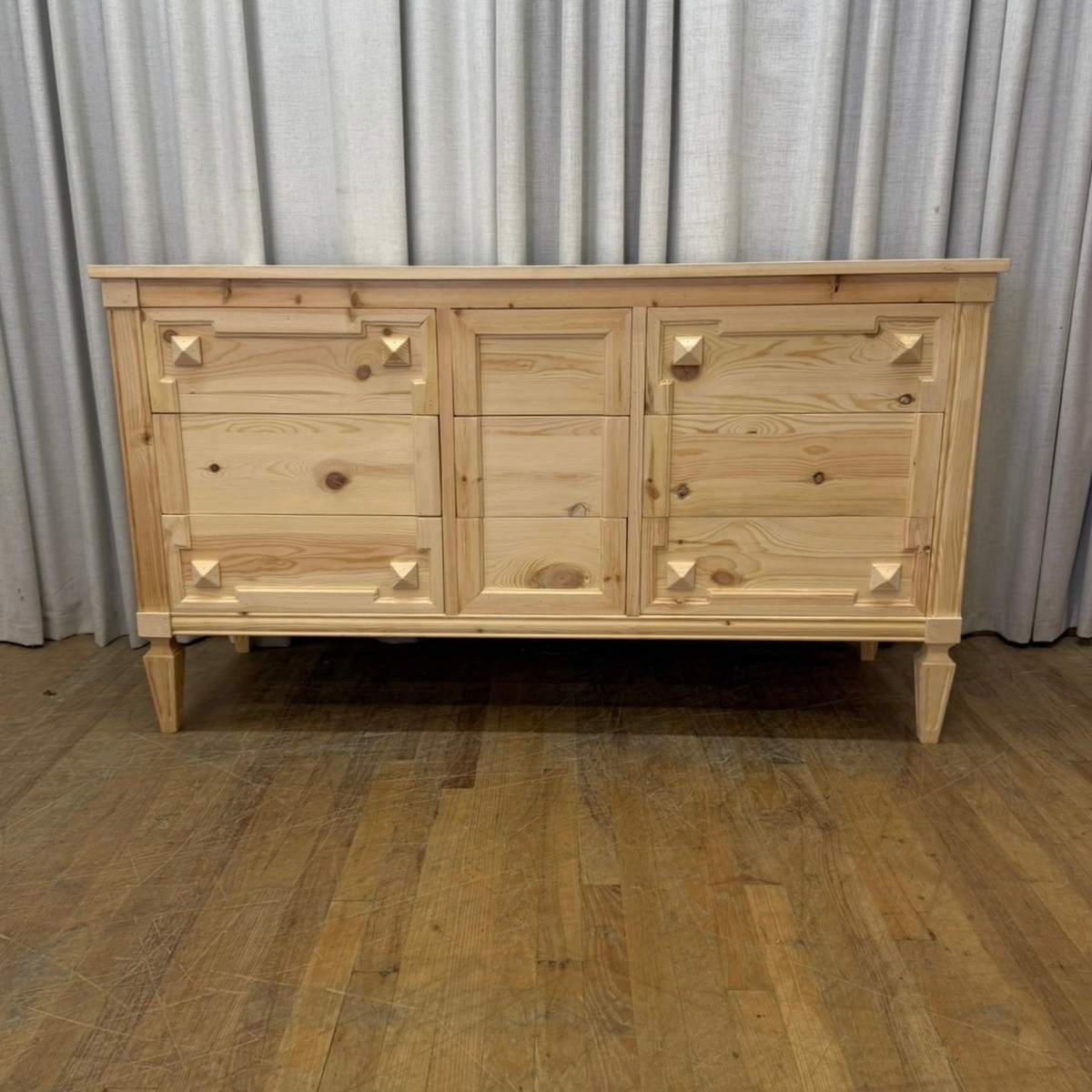 Directoire Dresser