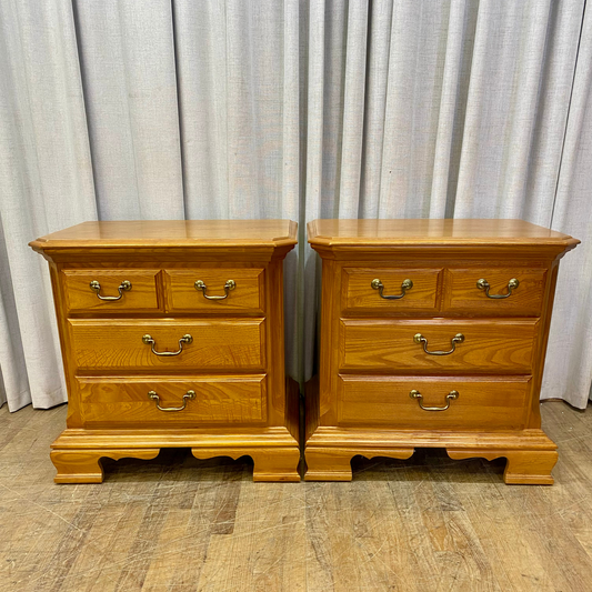 Pair of Bracket Foot Nightstands by Sumter