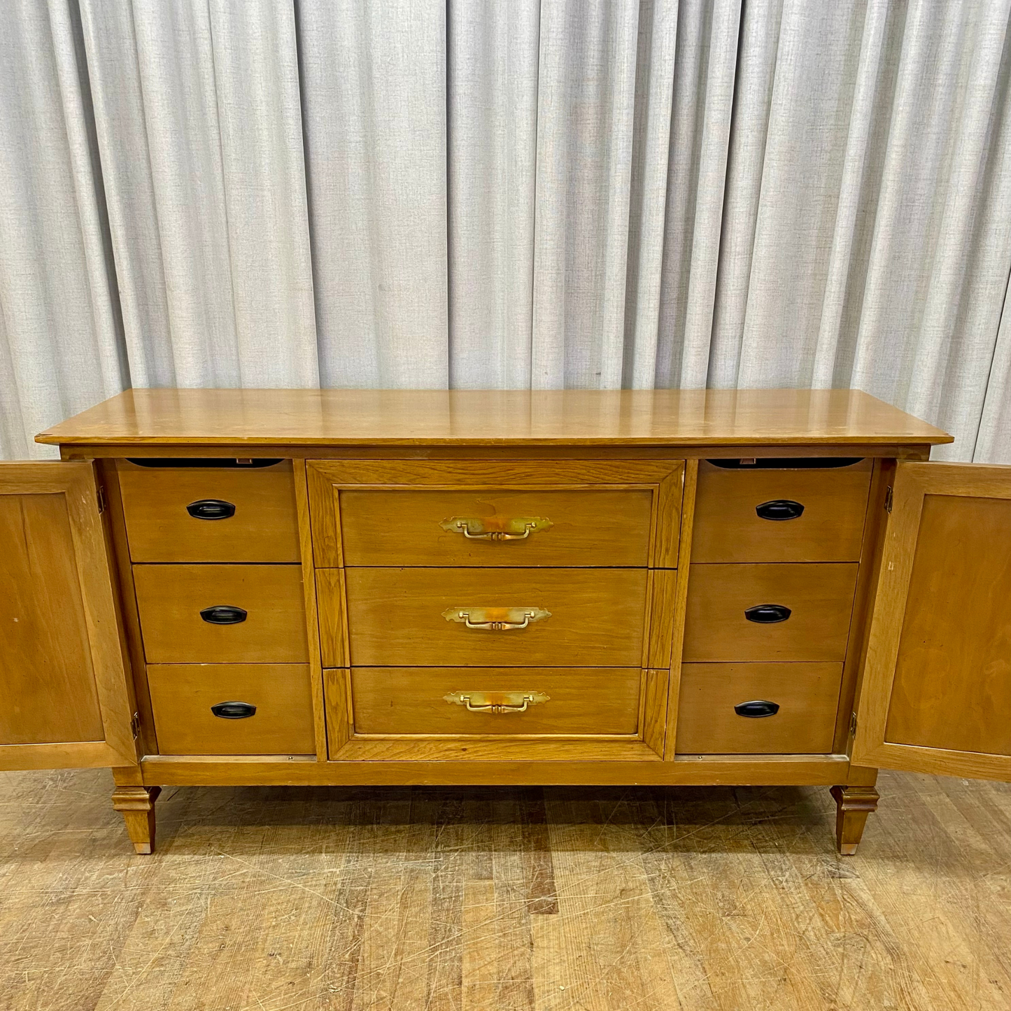 Directoire Dresser