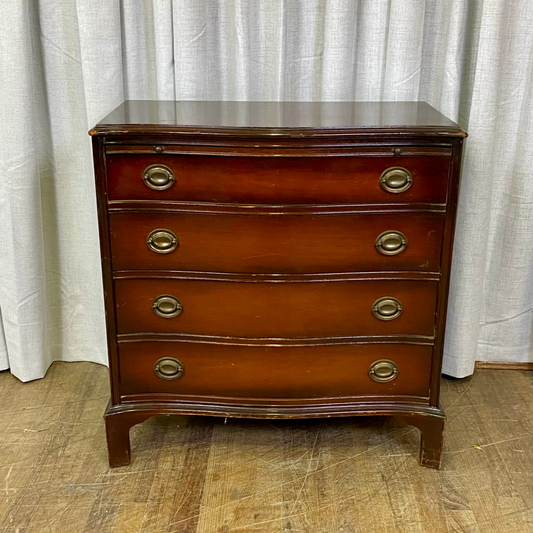 Hepplewhite Bachelor Chest